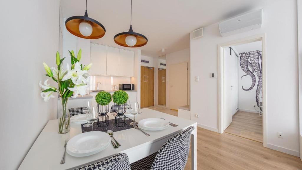 Apartamenty Kasprowicza 20A Klimatyzacja Basen Fintess Sauny Parking Bawialnia Zmywarkataras Wysoki Standard W Pelni Wyposazony كولوبرزيغ المظهر الخارجي الصورة