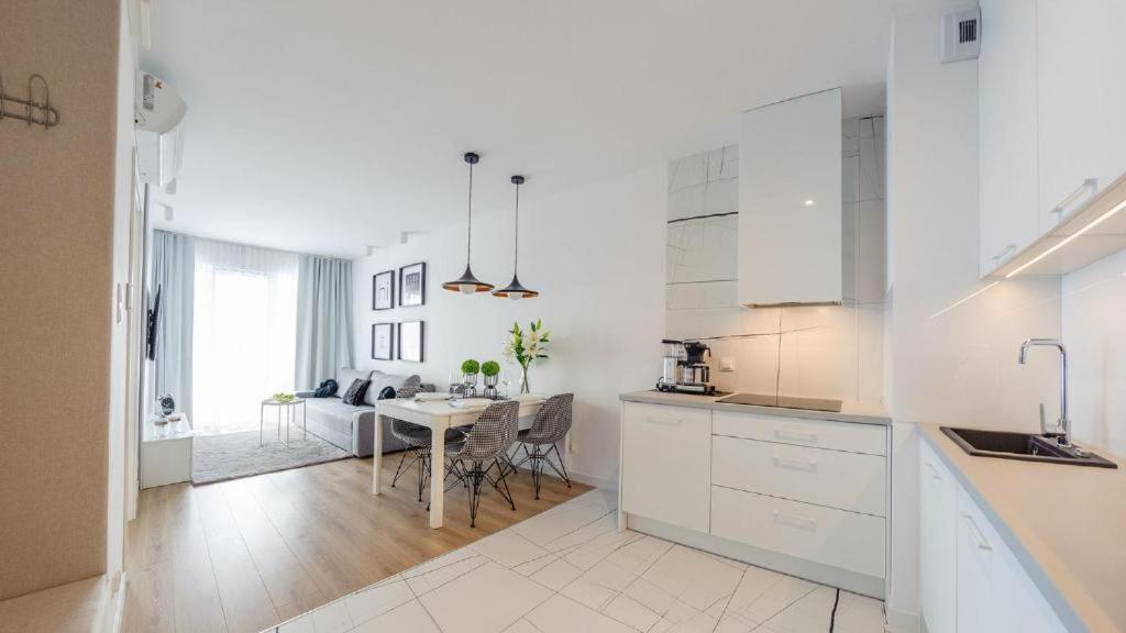 Apartamenty Kasprowicza 20A Klimatyzacja Basen Fintess Sauny Parking Bawialnia Zmywarkataras Wysoki Standard W Pelni Wyposazony كولوبرزيغ المظهر الخارجي الصورة